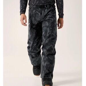 Arc'teryx Gray Camouflage Sabre Ski Snowboard Pants Men’s Medium like new.